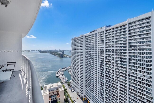 1750 N Bayshore Dr in Miami, FL - Building Photo - Building Photo