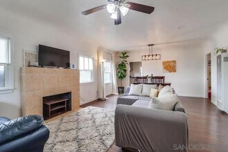 3891 Superba St in San Diego, CA - Foto de edificio - Building Photo