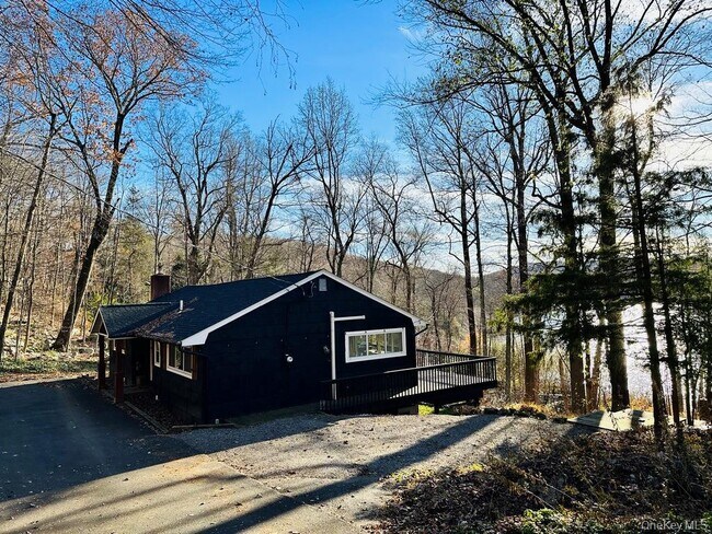 117 Seven Hills Lake Dr in Carmel, NY - Building Photo - Building Photo