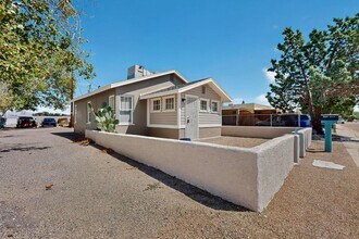 183 Hilton Ave NW in Albuquerque, NM - Building Photo - Building Photo
