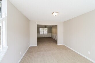 1972 Bridgestone Cir in Conyers, GA - Foto de edificio - Building Photo