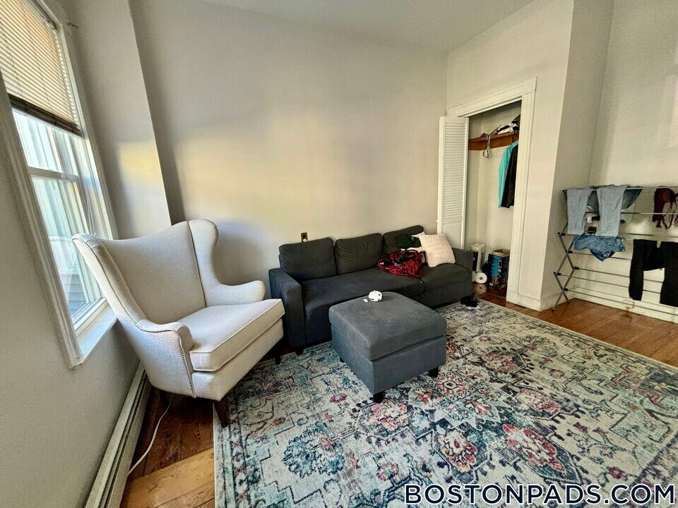 2 Greenwood Terrace in Somerville, MA - Building Photo