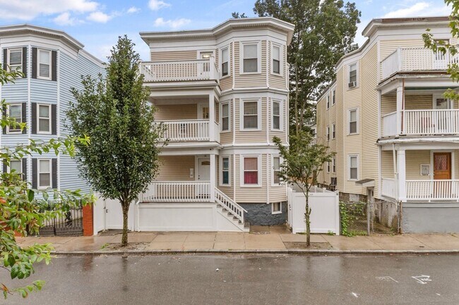 18 Cameron St, Unit 3