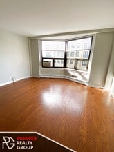 433 W Wellington Ave, Unit 10H in Chicago, IL - Foto de edificio - Building Photo