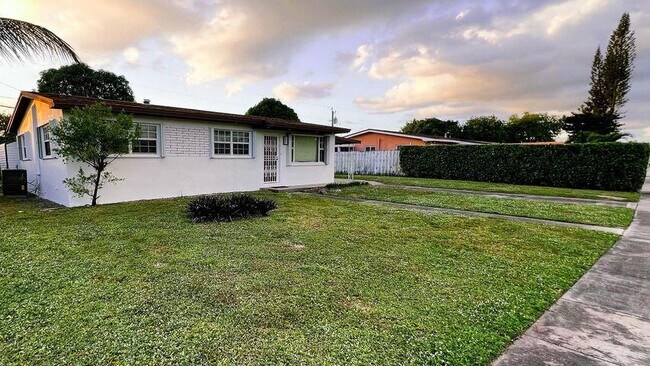 18712 NW 42nd Ct in Miami Gardens, FL - Building Photo - Building Photo