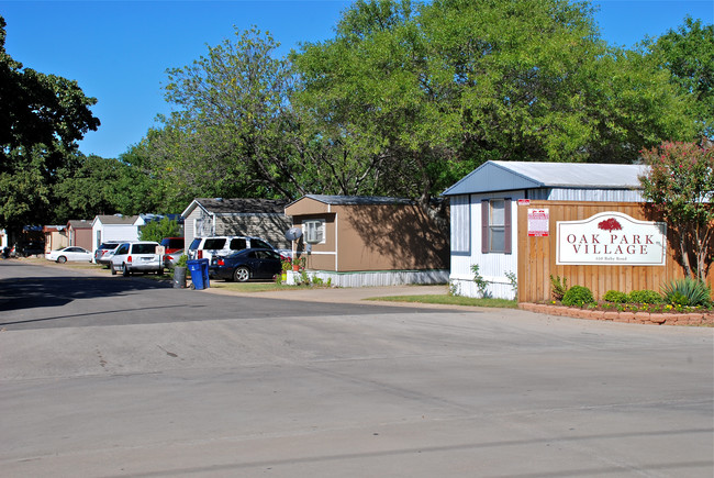 Oak Park Village in Coppell, TX - Building Photo - Building Photo