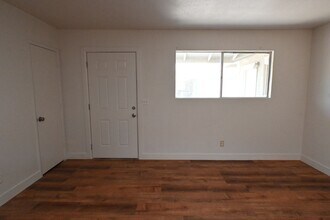 1512 Cobb Ln in Las Vegas, NV - Building Photo - Building Photo