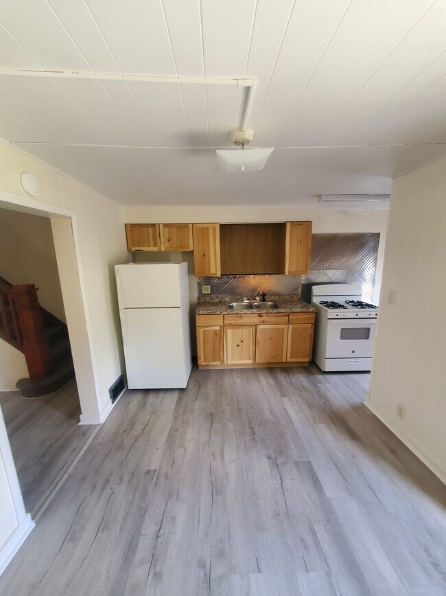 610 4th Ave in Ford City, PA - Foto de edificio - Building Photo