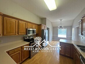 8271 Floral Springs Dr in Cordova, TN - Building Photo - Building Photo