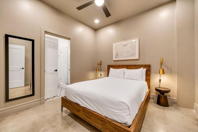 505 E Travis St in San Antonio, TX - Foto de edificio - Building Photo