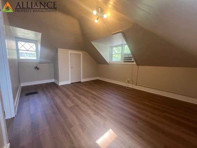 property at 909 Leavenworth St