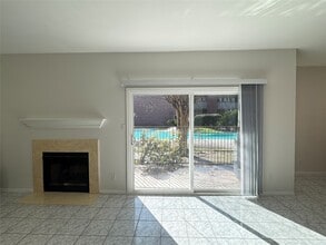 6500 Harbor Town Dr in Houston, TX - Foto de edificio - Building Photo