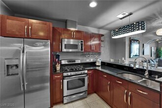 4575 Dean Martin Dr in Las Vegas, NV - Building Photo - Building Photo