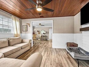 400 53rd St N in St. Petersburg, FL - Foto de edificio - Building Photo