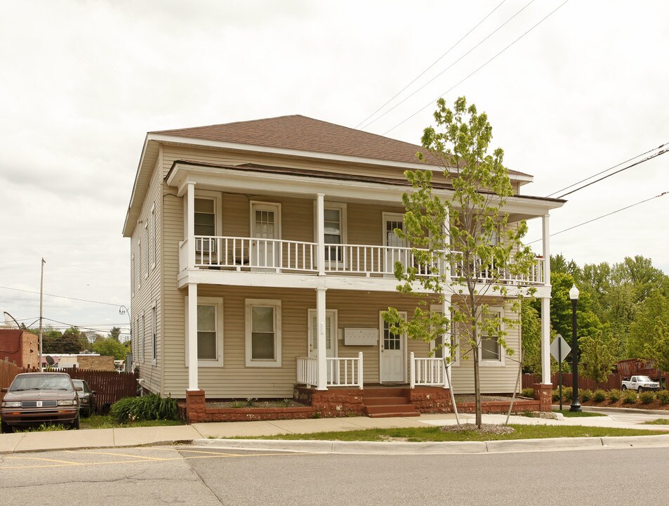 121 Court St in Howell, MI - Foto de edificio