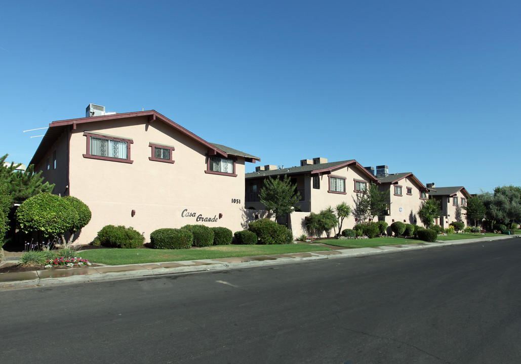 Casa Grande in Dinuba, CA - Building Photo