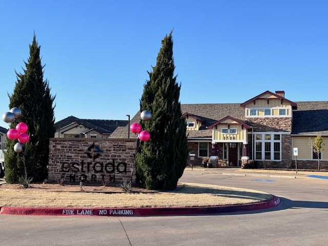 Estrada North in Lubbock, TX - Foto de edificio - Building Photo