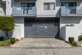 Sherman Grove Apartments in Sunland, CA - Building Photo - Building Photo