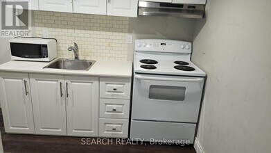 3492 Fountain Park Ave in Mississauga, ON - Building Photo - Building Photo