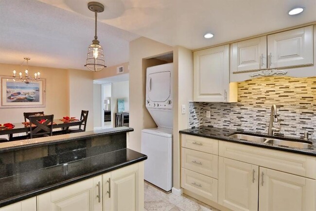 1 Key Capri, Unit 405E in Treasure Island, FL - Building Photo - Building Photo