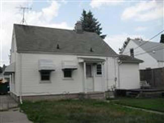 15354 Evergreen Ave in Eastpointe, MI - Building Photo - Building Photo