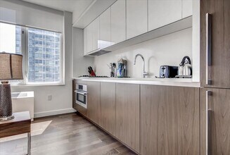 605 W 42nd St in New York, NY - Building Photo - Building Photo