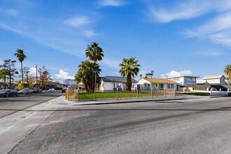 330 S 11th St in Las Vegas, NV - Foto de edificio - Building Photo