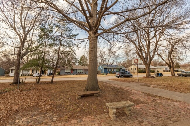 2527 S Oswego Ave in Tulsa, OK - Building Photo - Building Photo