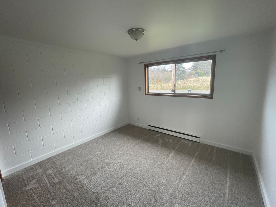 1371 SE 9th Ave in Oak Harbor, WA - Building Photo