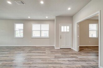 1701 Logan Dr in Round Rock, TX - Foto de edificio - Building Photo