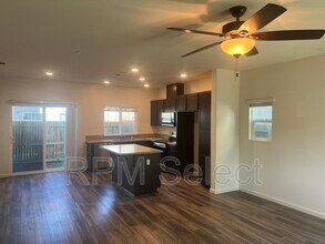 3751 Rynders Way in Sacramento, CA - Foto de edificio - Building Photo