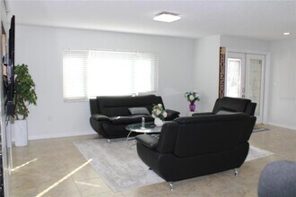 7655 Cardiff Ct N in St. Petersburg, FL - Building Photo - Building Photo