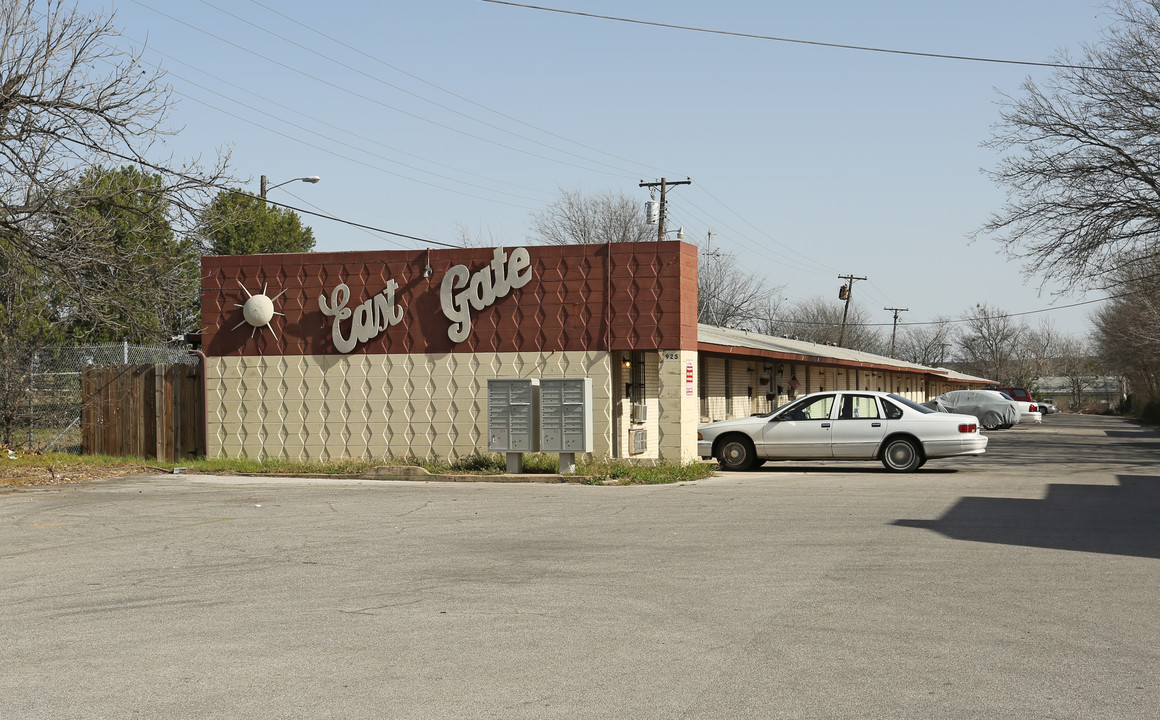 East Gate in Killeen, TX - Building Photo