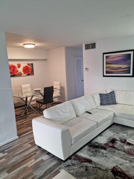 1498 Jefferson Ave, Unit 303 in Miami Beach, FL - Building Photo