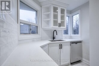 72 Midland Ave in Toronto, ON - Building Photo - Building Photo