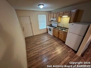 1926 TX-16-Unit -3 in Bandera, TX - Building Photo - Building Photo