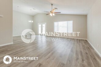 9008 W Yale St in Phoenix, AZ - Foto de edificio - Building Photo