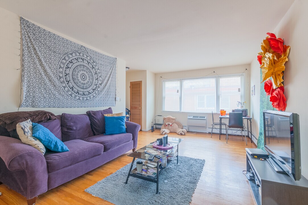 1324 W Lunt Ave in Chicago, IL - Building Photo