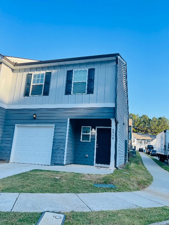 4958 Elm Brook Dr in Atlanta, GA - Building Photo