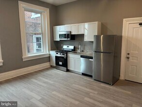 2124 Maryland Ave, Unit 4 in Baltimore, MD - Foto de edificio - Building Photo