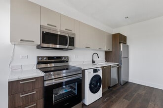 1555 W Hollywood Ave, Unit 401 in Chicago, IL - Building Photo - Building Photo