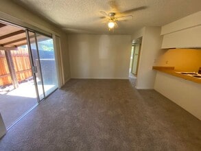 5124-5126 Rescue Ct in Sacramento, CA - Foto de edificio - Building Photo