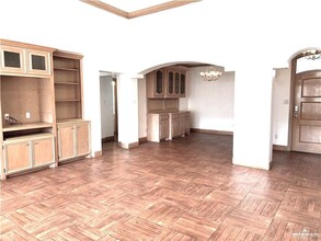 516 E Redbud Ave in McAllen, TX - Building Photo - Building Photo
