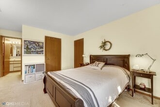 1507 N Milwaukee Ave, Unit 5D in Libertyville, IL - Building Photo - Building Photo