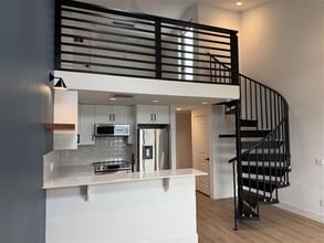 Girard Lofts in La Jolla, CA - Building Photo - Building Photo