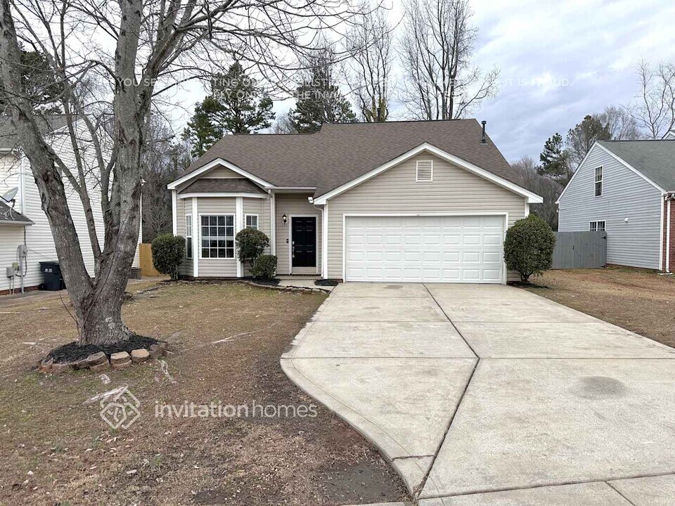 10526 Wilson Glen Dr in Charlotte, NC - Building Photo