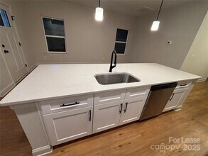 4811 Victoria Ave in Charlotte, NC - Building Photo - Building Photo