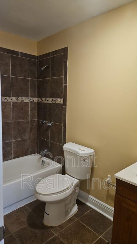 7615 Stonewood St in New Orleans, LA - Building Photo - Building Photo