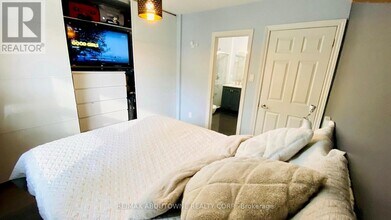 1601 Sandgate Crescent in Mississauga, ON - Building Photo - Building Photo