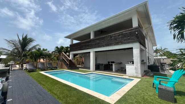 property at 1623 Venetian Dr